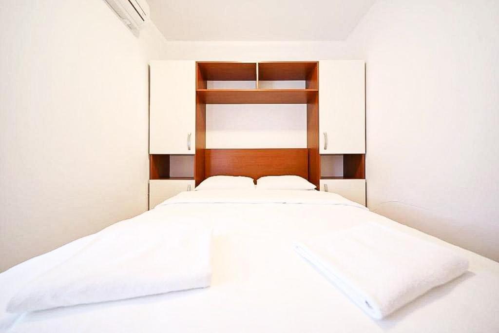 Apartmani "Jadran" باغ المظهر الخارجي الصورة