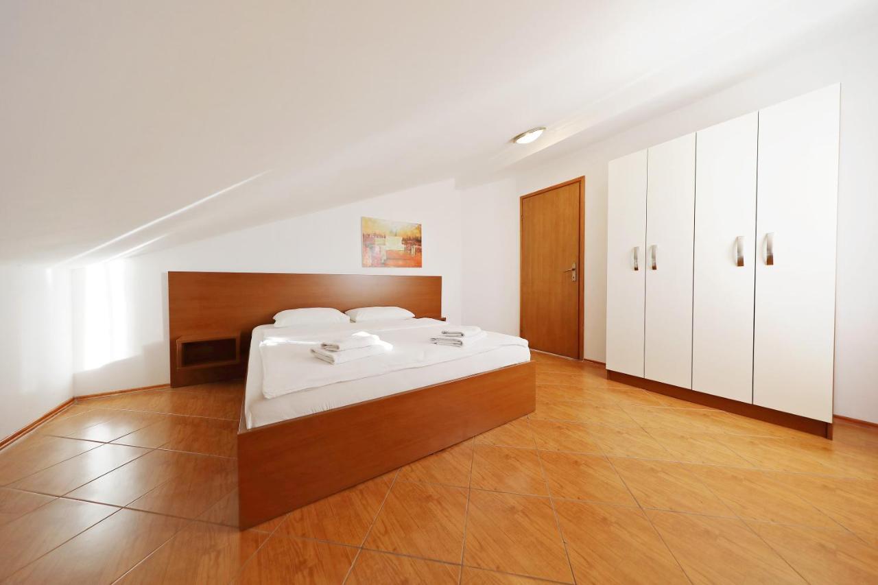 Apartmani "Jadran" باغ المظهر الخارجي الصورة