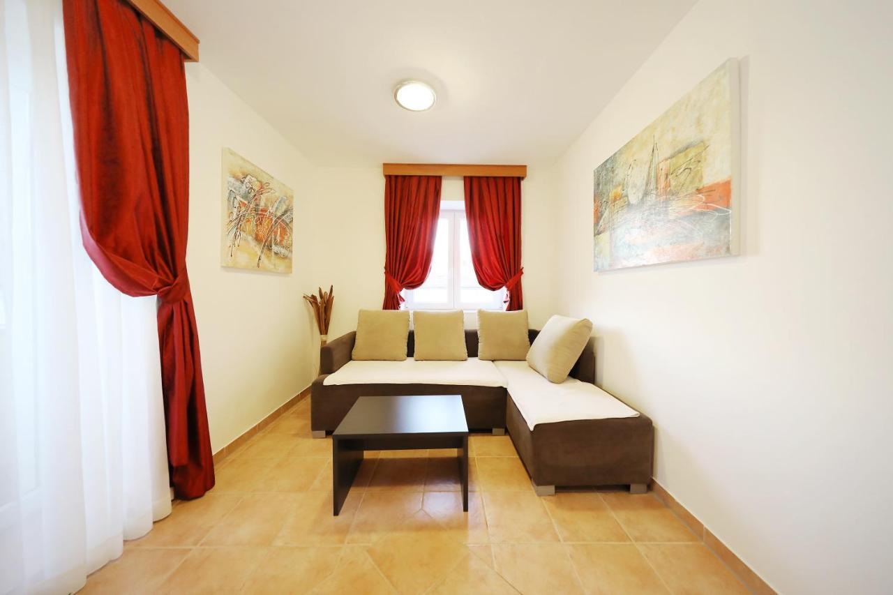 Apartmani "Jadran" باغ المظهر الخارجي الصورة