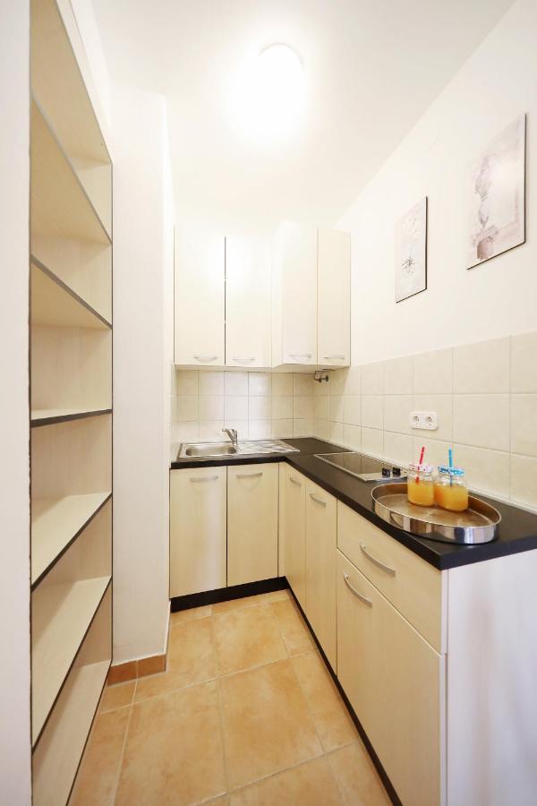 Apartmani "Jadran" باغ المظهر الخارجي الصورة