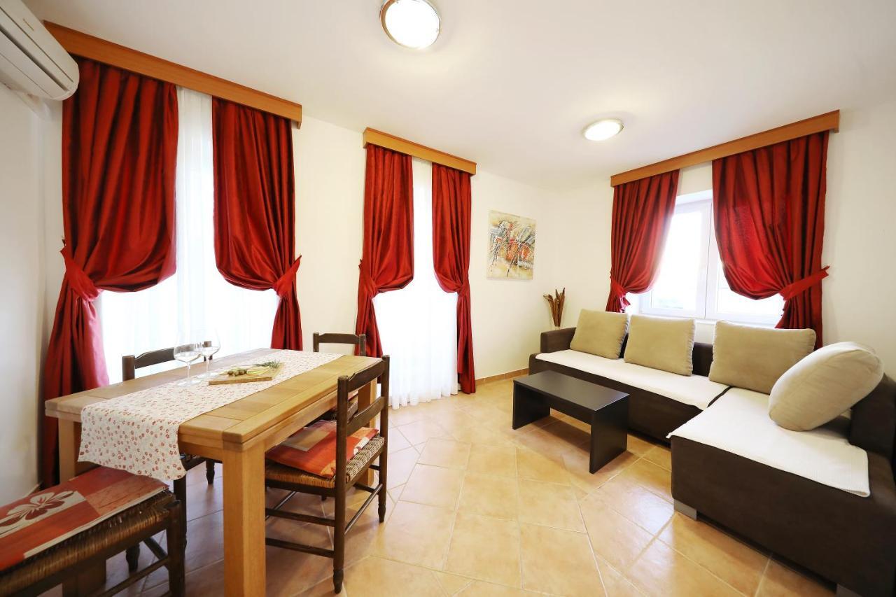 Apartmani "Jadran" باغ المظهر الخارجي الصورة