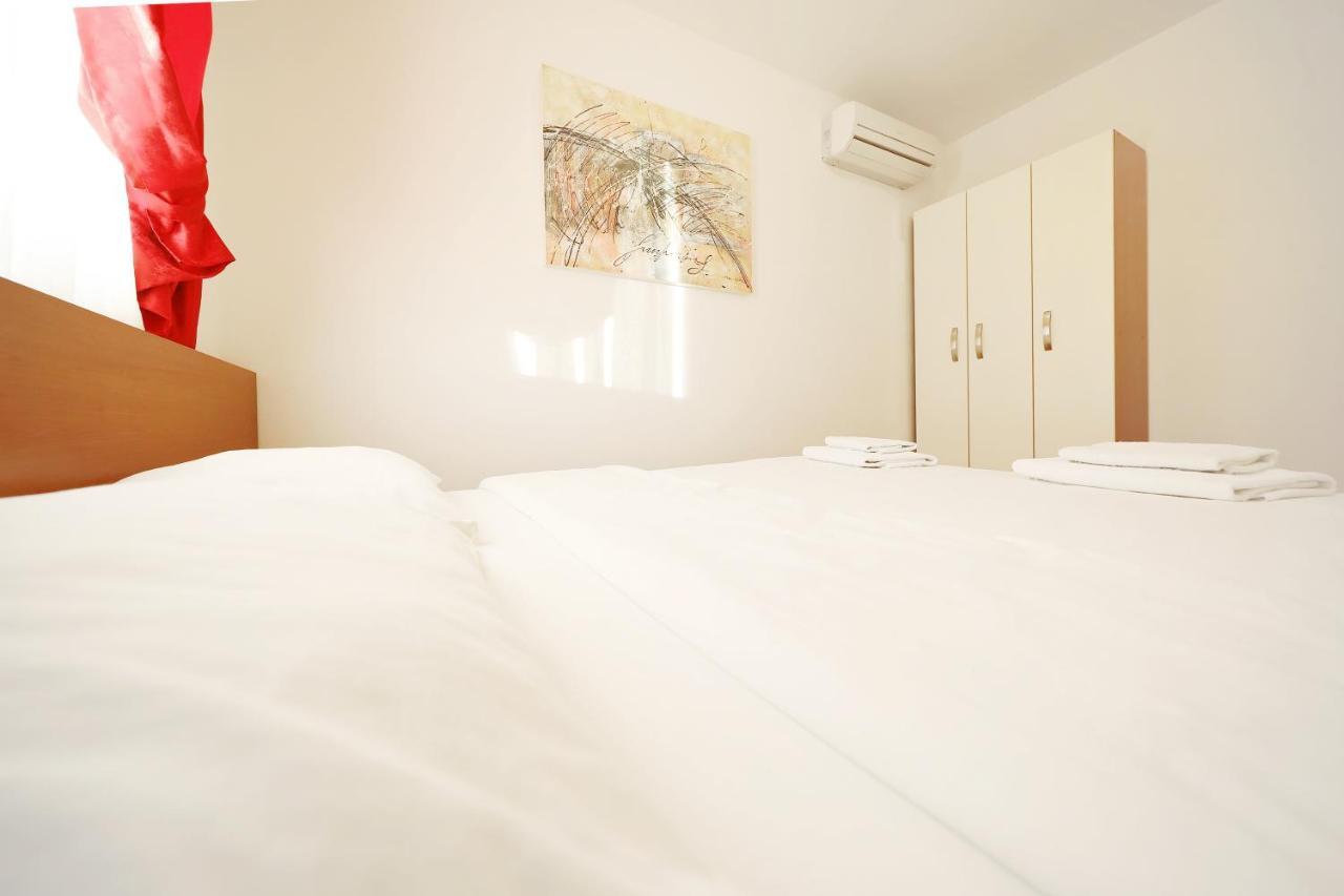 Apartmani "Jadran" باغ المظهر الخارجي الصورة