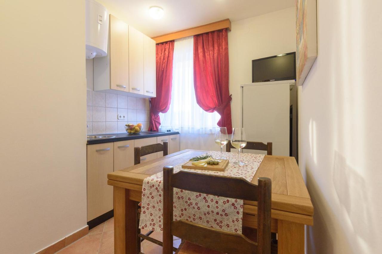 Apartmani "Jadran" باغ المظهر الخارجي الصورة
