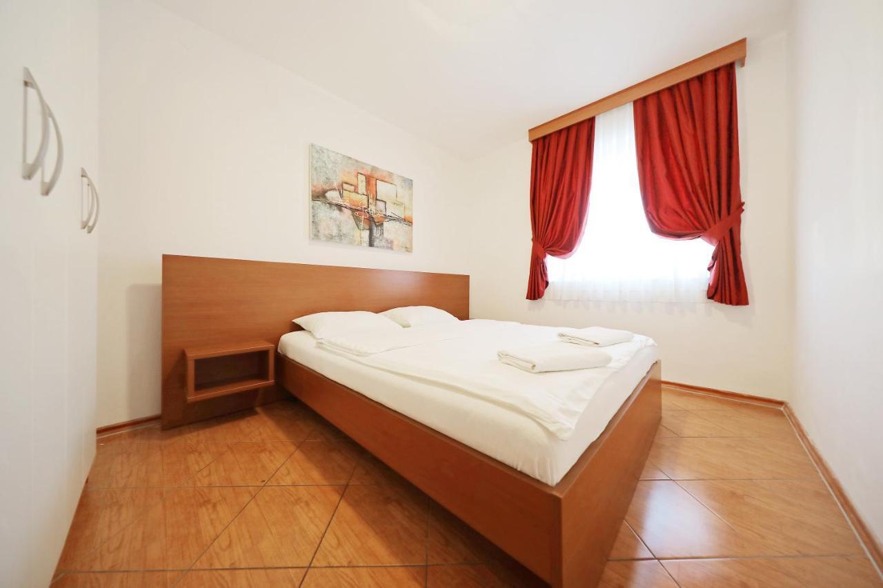 Apartmani "Jadran" باغ المظهر الخارجي الصورة