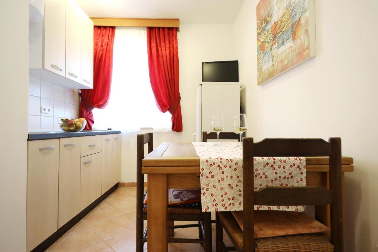 Apartmani "Jadran" باغ المظهر الخارجي الصورة