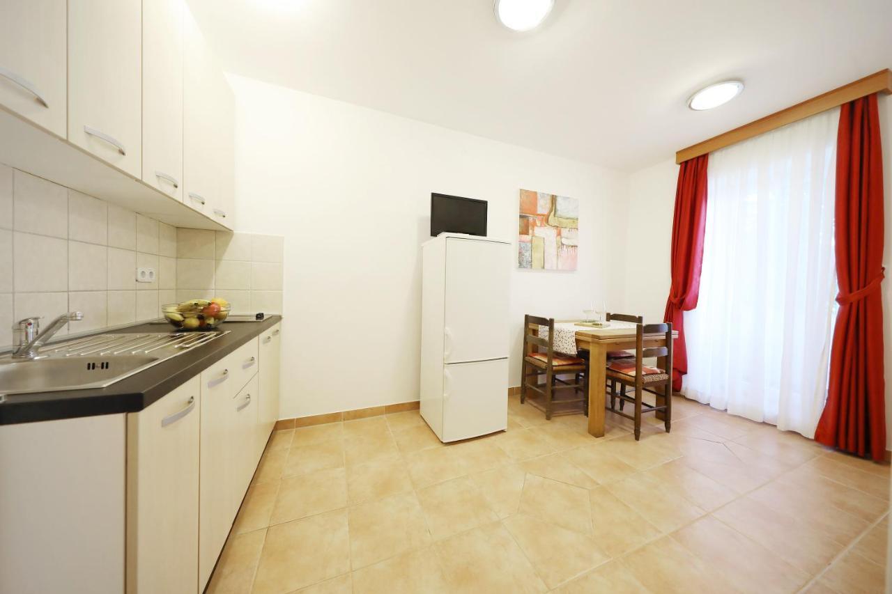 Apartmani "Jadran" باغ المظهر الخارجي الصورة
