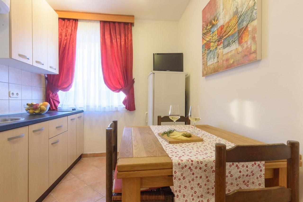 Apartmani "Jadran" باغ المظهر الخارجي الصورة