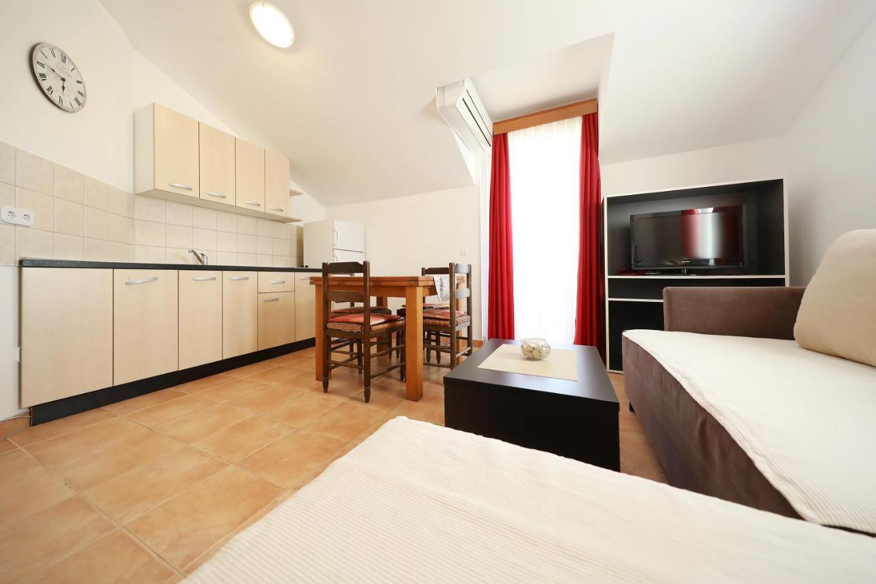 Apartmani "Jadran" باغ المظهر الخارجي الصورة